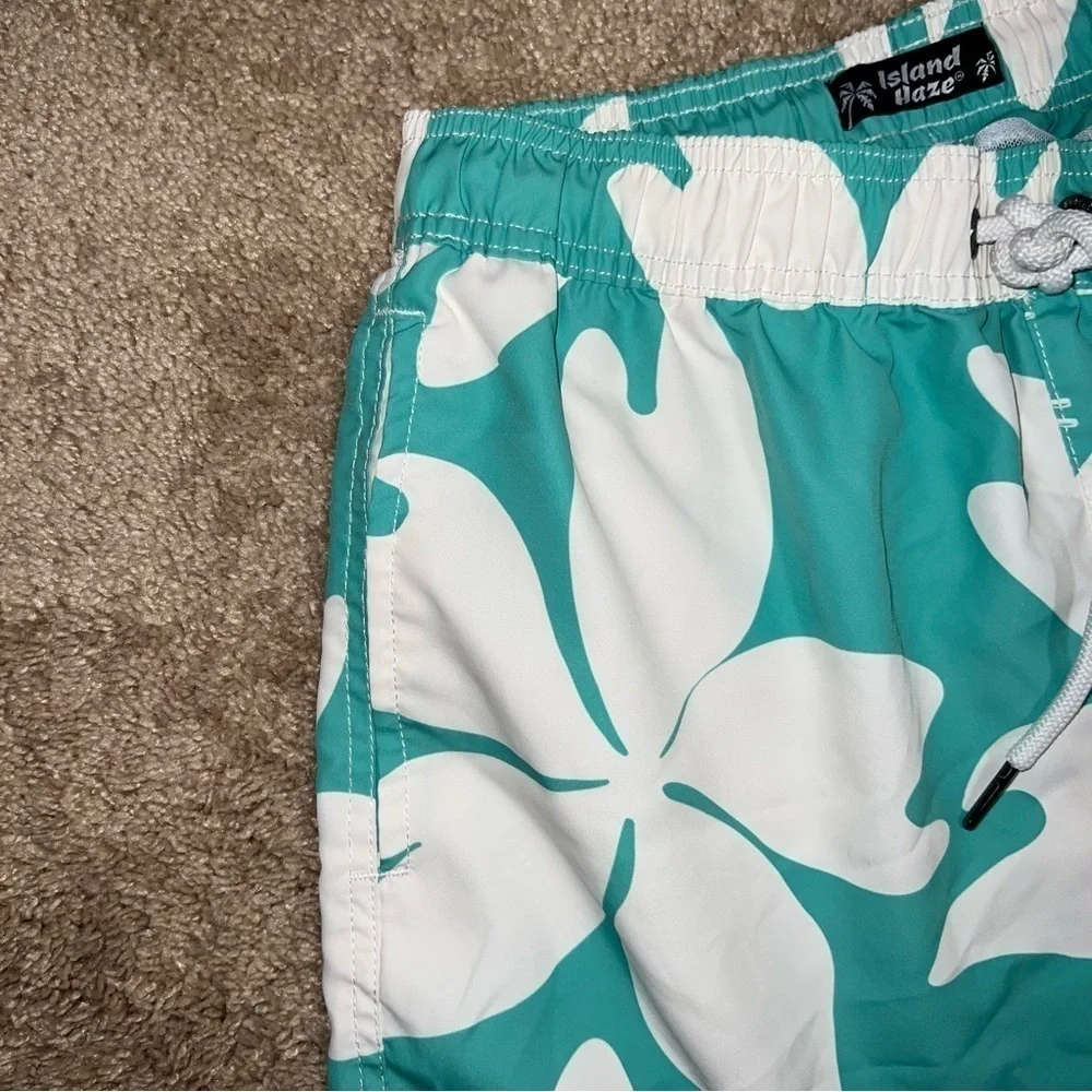 Islandhaze California Men's 6'' Volley Swim Shorts Clover Size Small